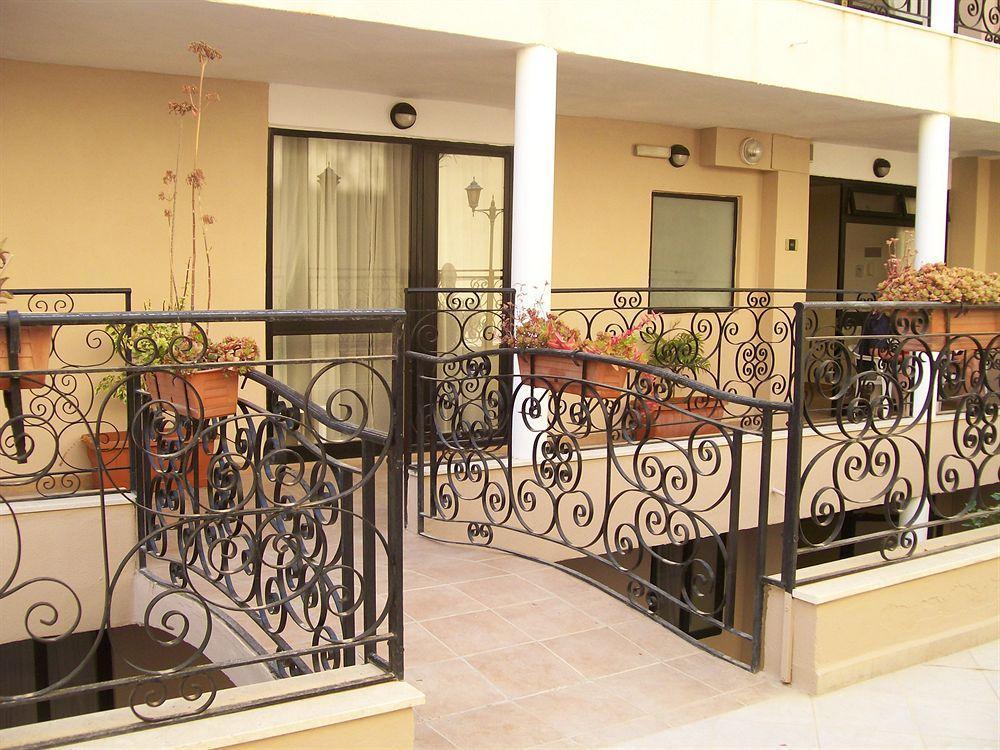 The Crown Hotel Buġibba Exteriér fotografie